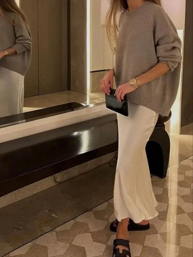 Falda larga de cintura alta.